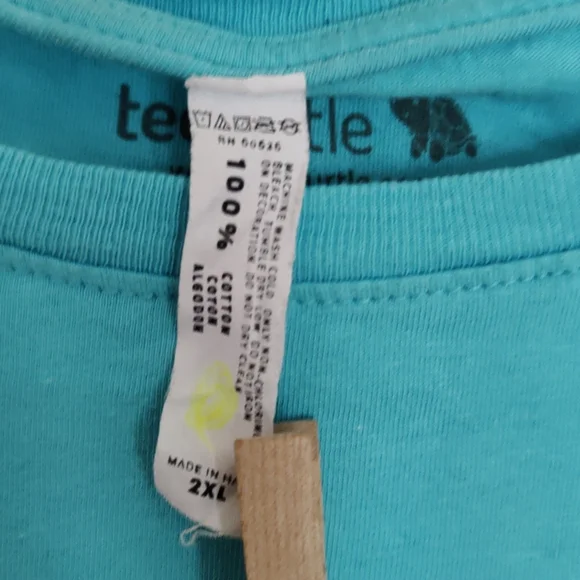 "Alone is my happy place" Kitty Tee shirt - Picture 4 of 5